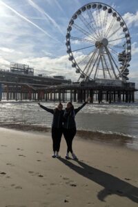 Mit meiner Freundin Tina am Strand von Scheveningen