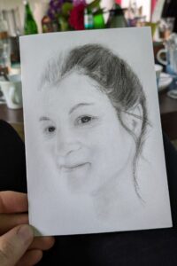 Gezeichnetes Bild von Suzanne